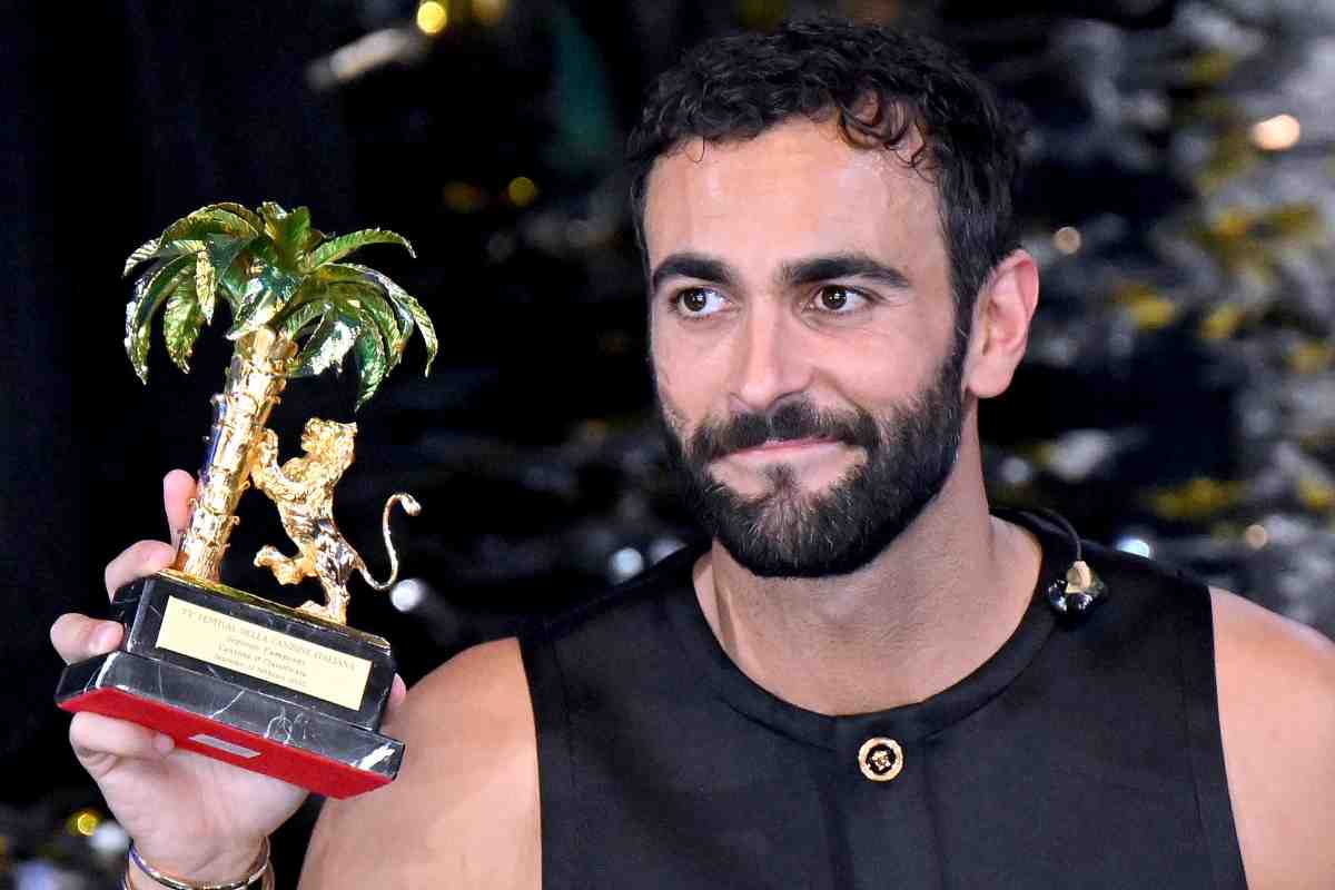 Marco Mengoni stringe palma d'oro