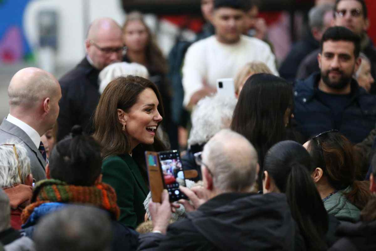 La principessa Kate con il popolo