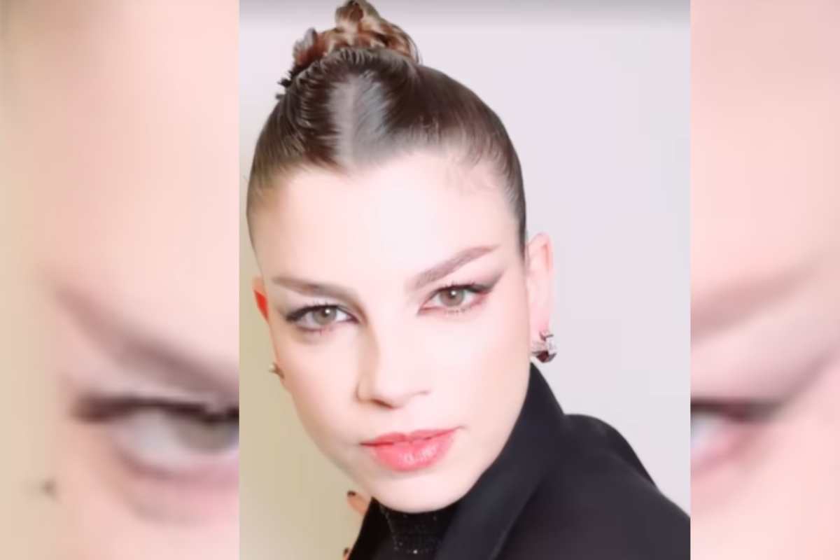 emma marrone con la scollatura bollente