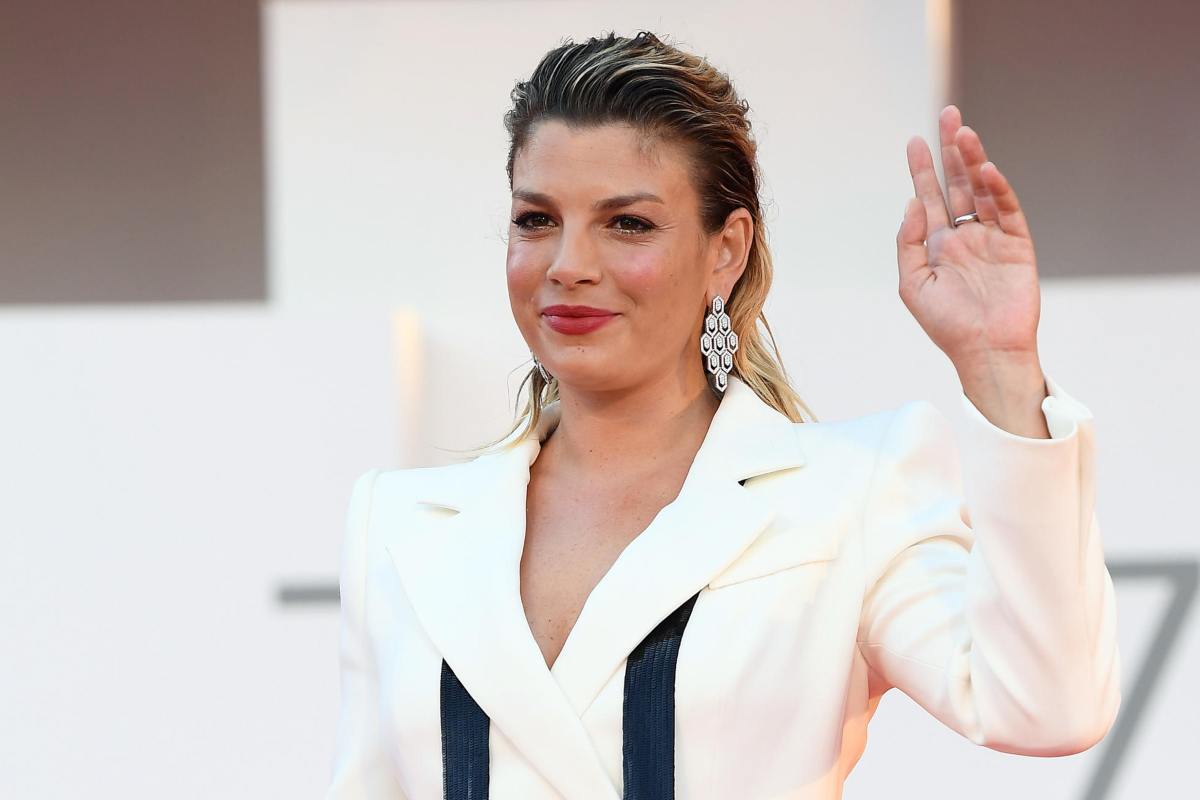 Emma Marrone struccata spettinata