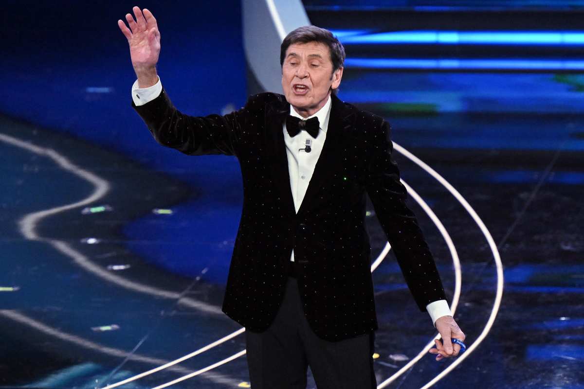 Gianni Morandi petto nudo