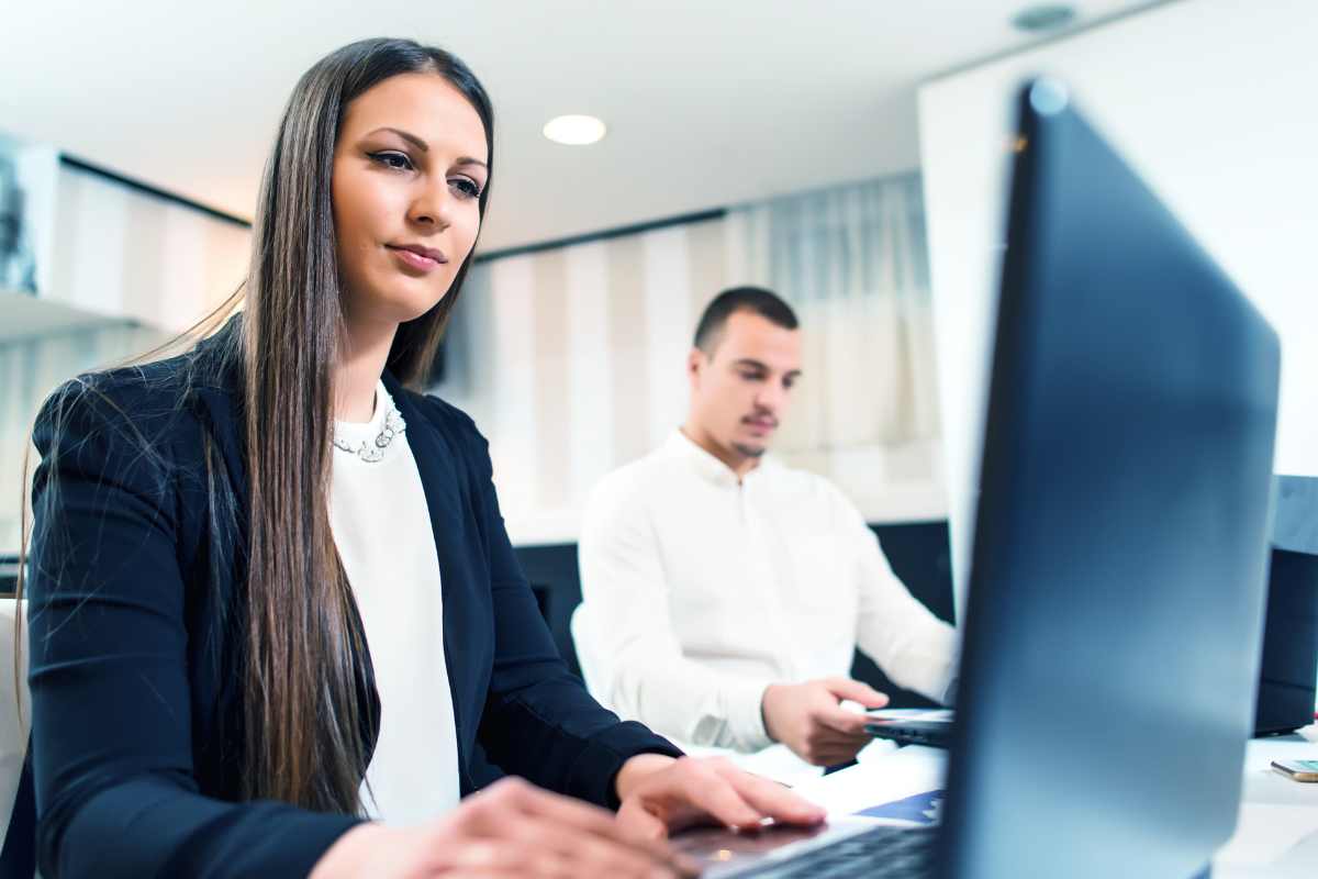 Ragazza al lavoro