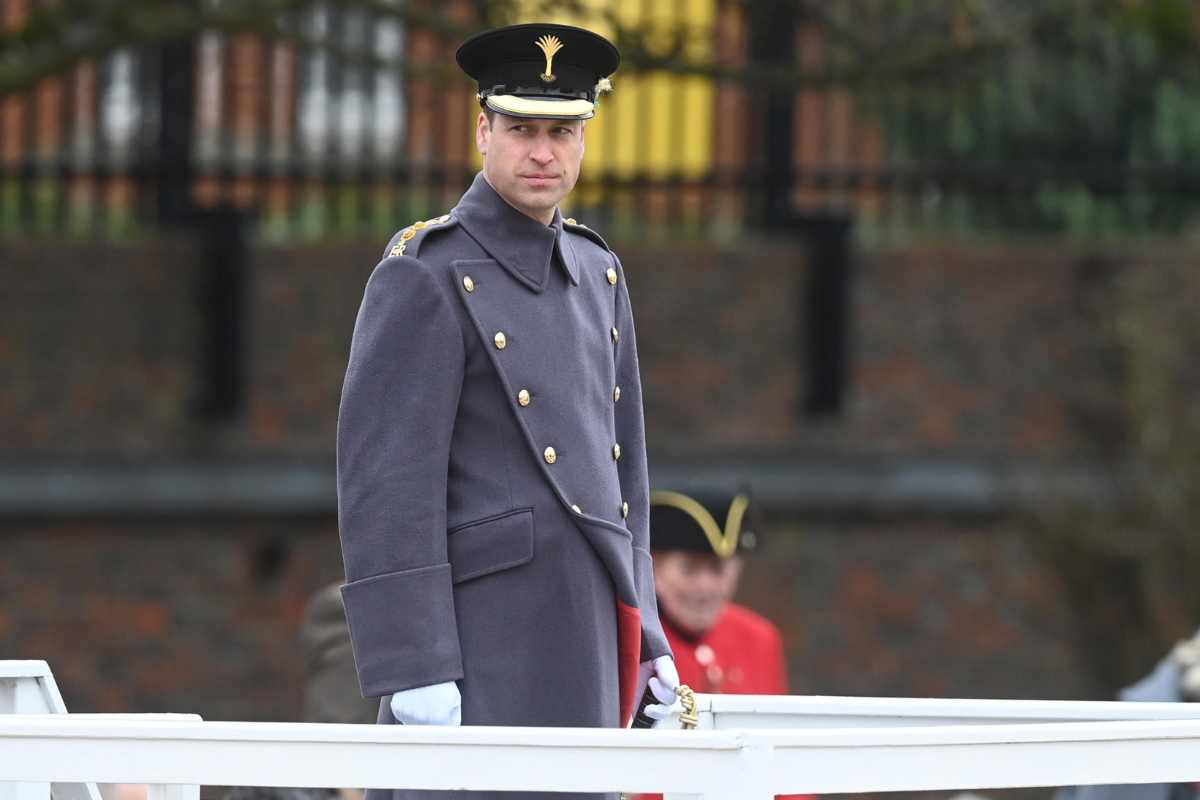 William in uniforme