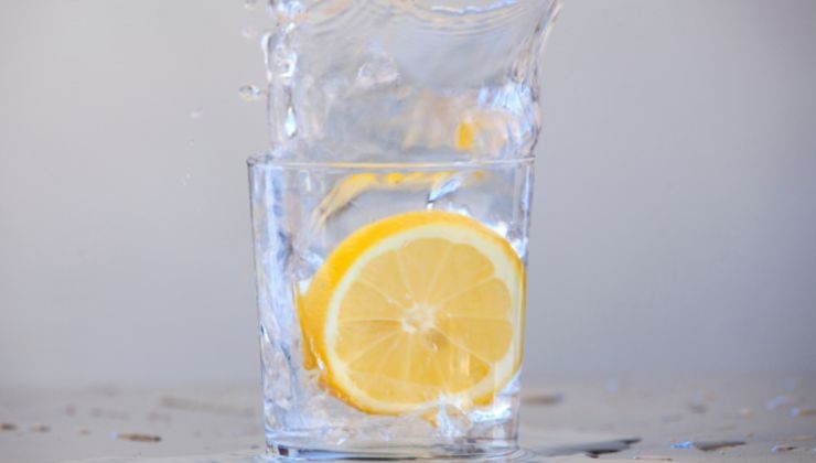 acqua limone benefici