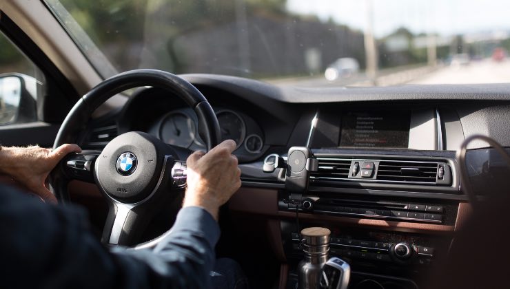 L'adattatore per Android auto che permette la connessione wireless