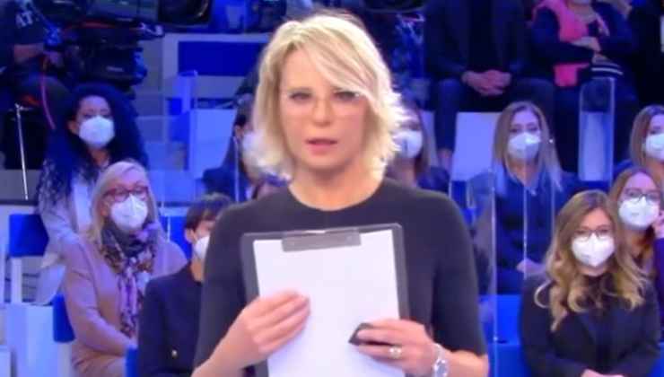 condizioni maria de filippi preoccupano amici