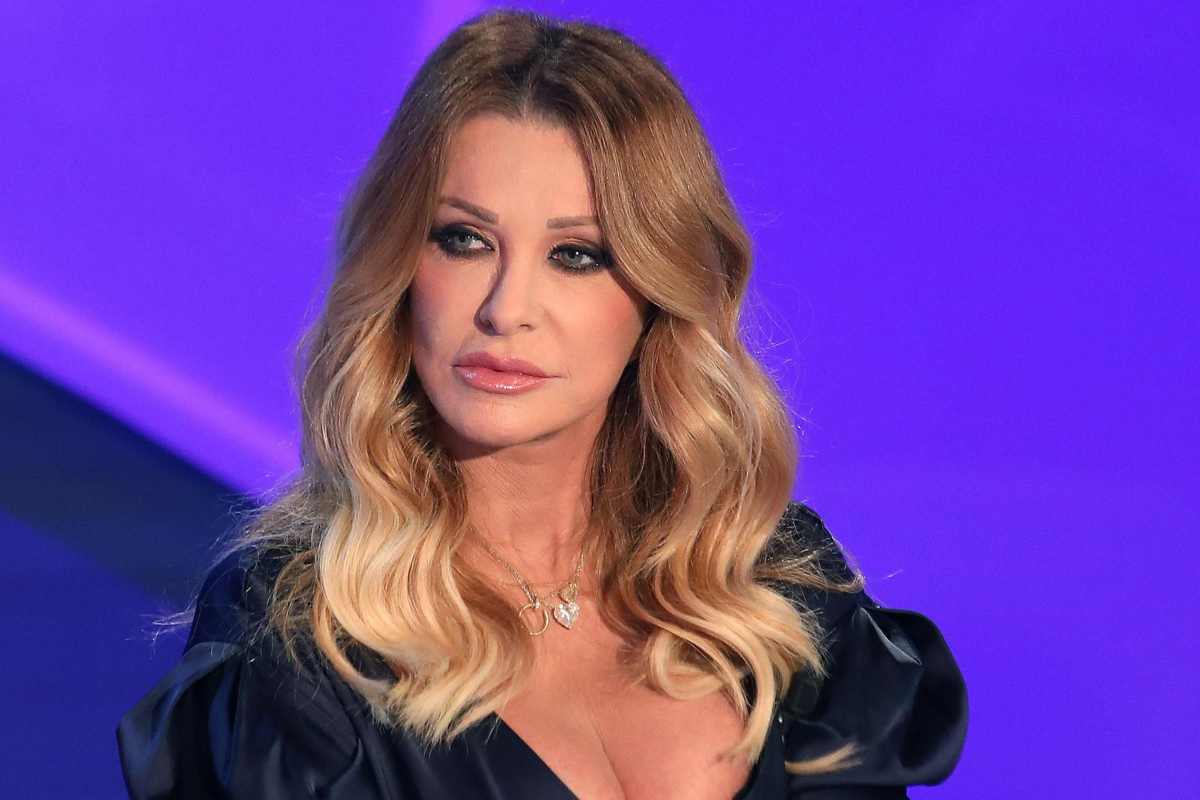 Paola Ferrari follia per la cantante