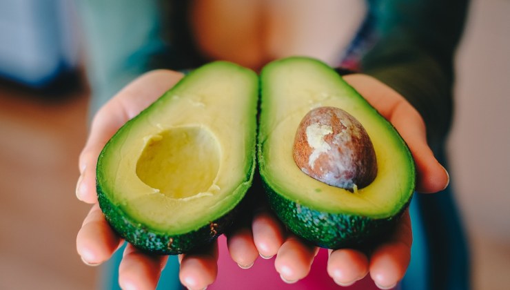 la nonna più sexy del mondo mangia un avocado tutti i giorni