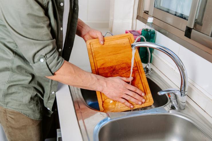 Come togliere i residui di cibo, soluzione legno