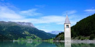 La storia del campanile immerso nel Lago di Resia in Alto Adige