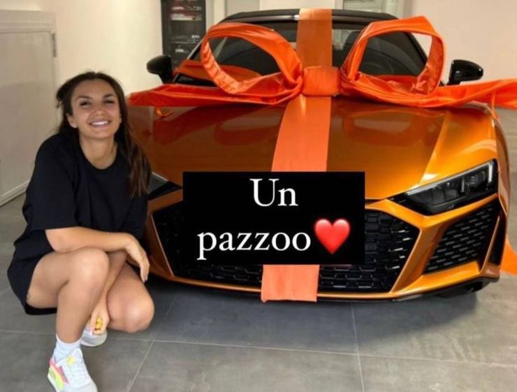 Regalo pazzesco compleanno Elettra Lamborghini