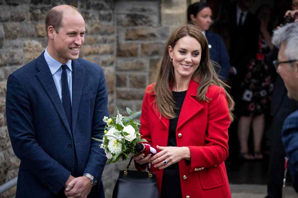 il Principe William e Kate regalano le pizze