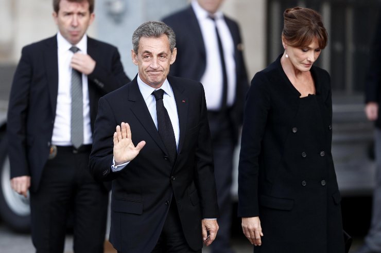 carla bruni e sarkozy richiesta