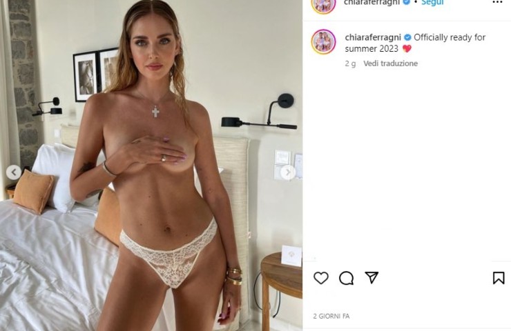 chiara ferragni senza reggiseno 