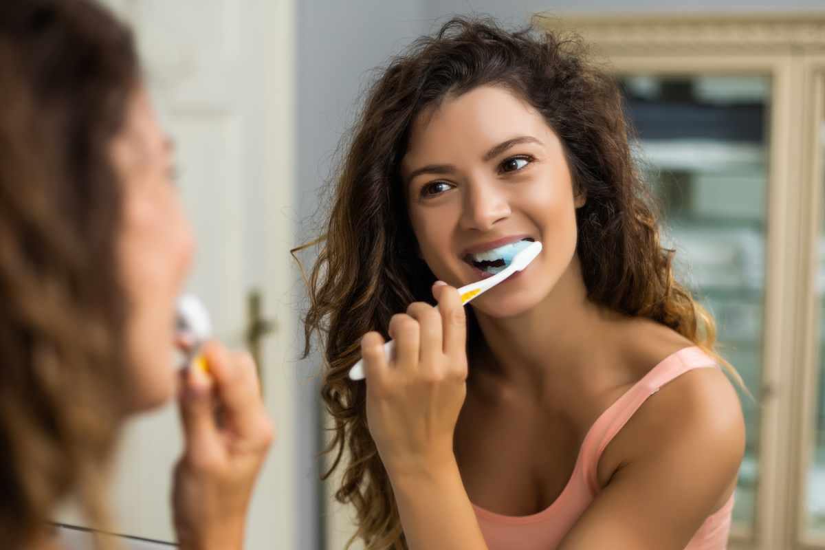 Lavarsi i denti: per quanti minuti
