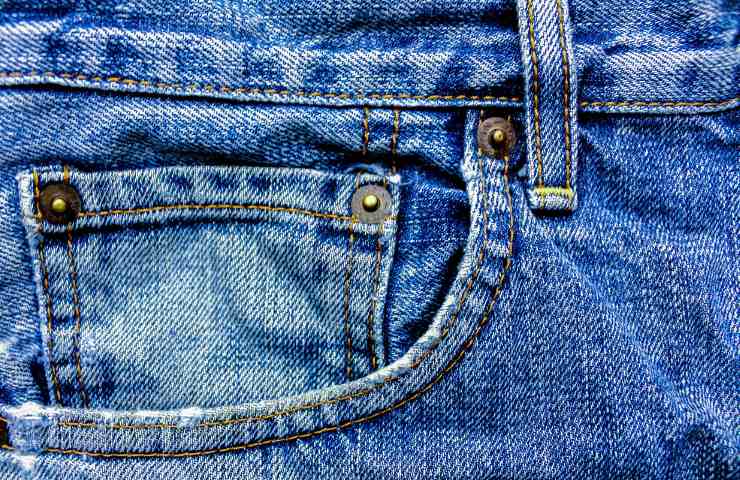 jeans stretti trucco per non buttarli 