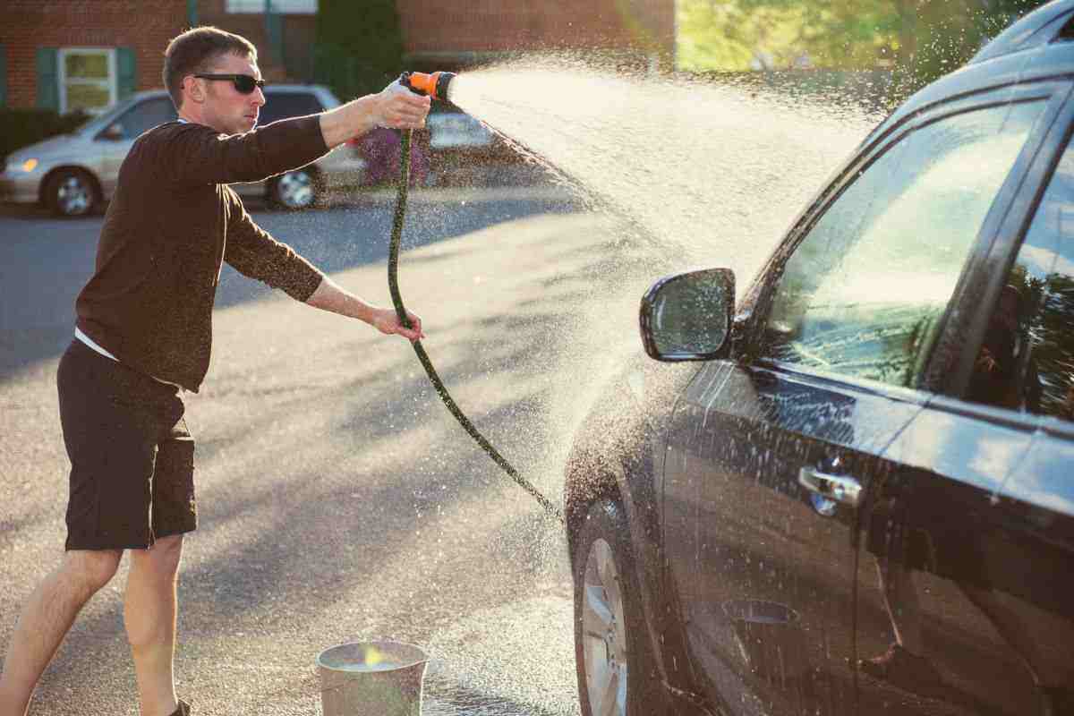 finestrini auto sempre puliti con questo rimedio