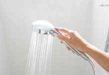 Liberare il soffione della doccia dal calcare