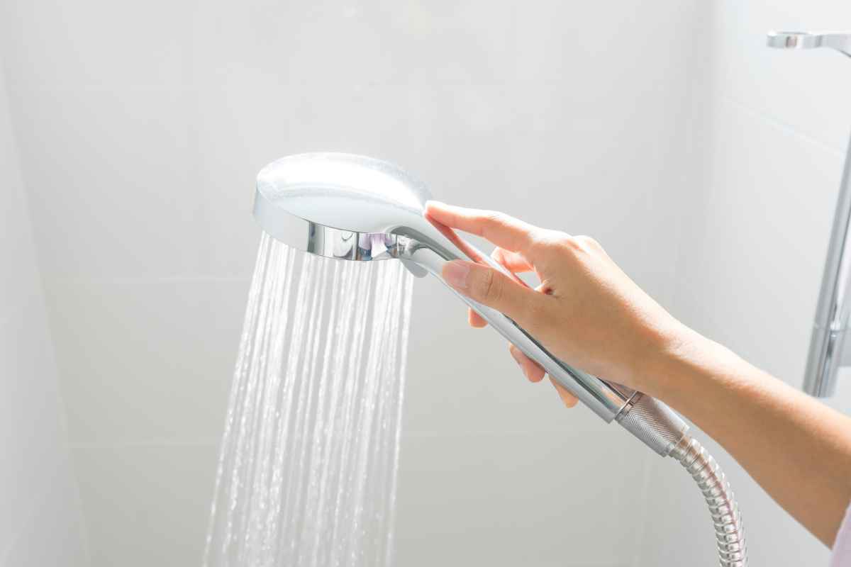Liberare il soffione della doccia dal calcare