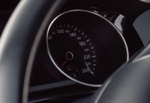Il vero significato di questa spia per auto