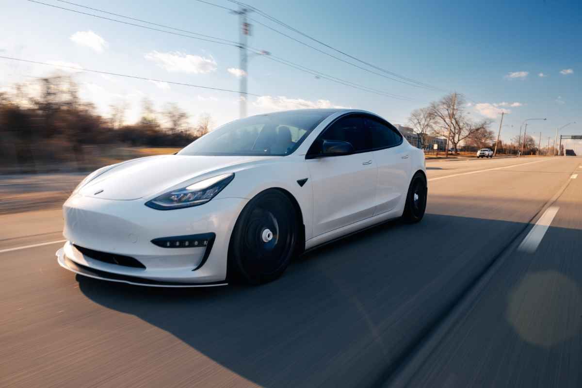 tesla nuova, con un'autonomia enorme