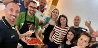 400 persone a un evento non sapevano niente colpa di un'app
