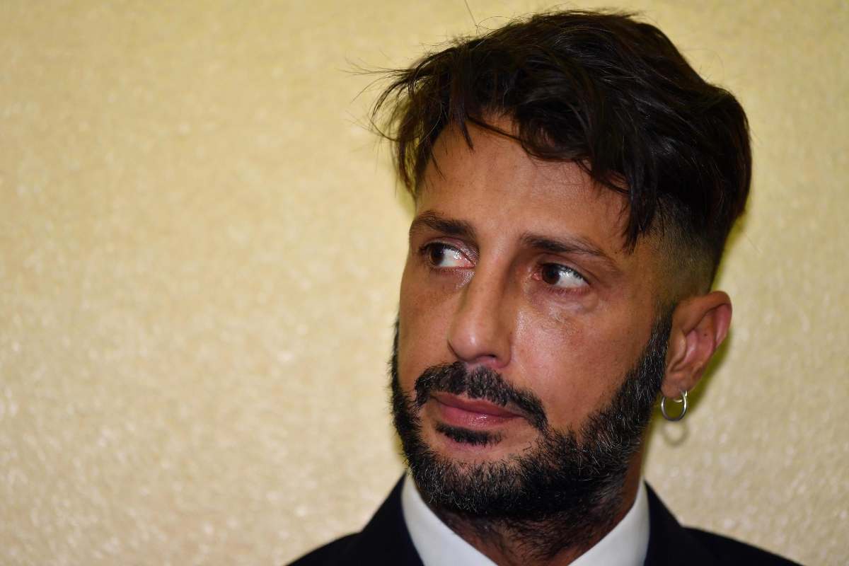 il gesto di Fabrizio Corona su Berlusconi