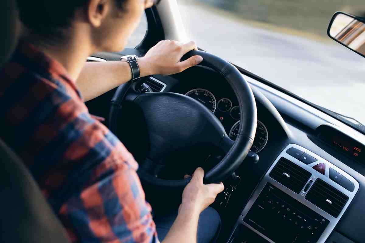 cosa succede se guidi un' auto intestata ad un'altra persona