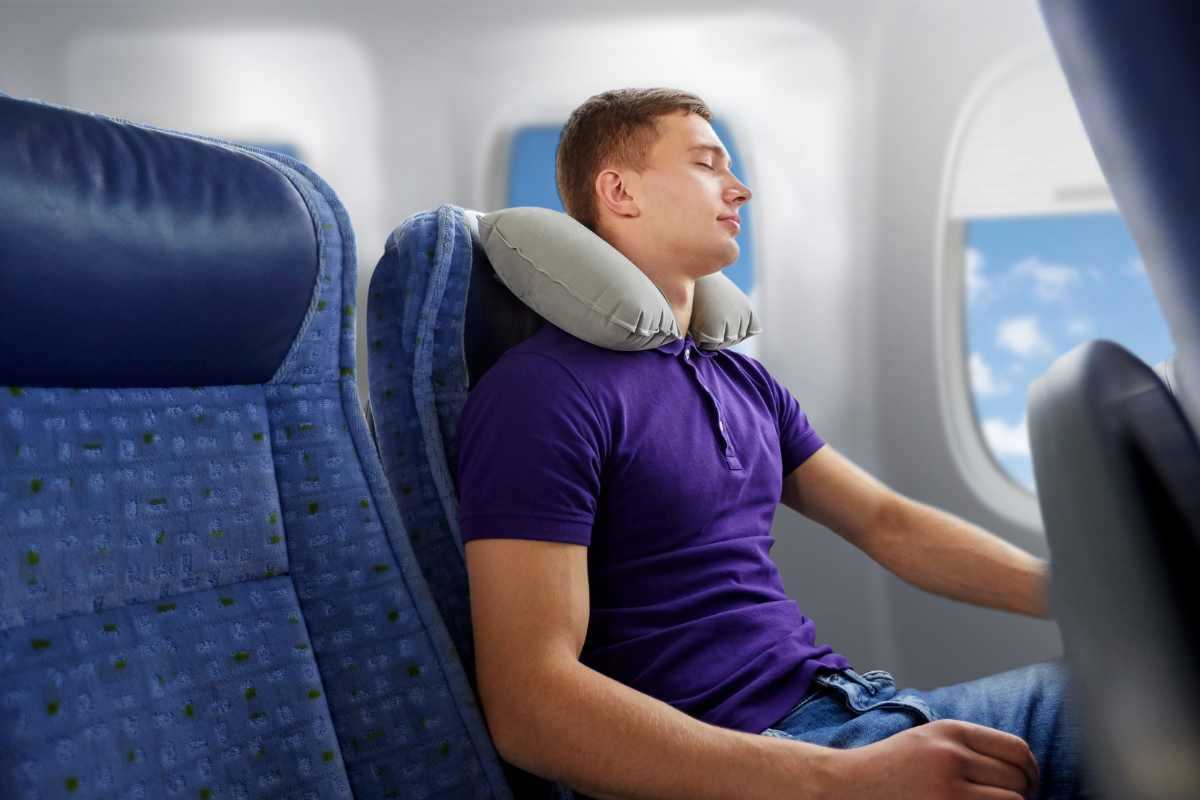 Cosa non fare quando si viaggia in aereo