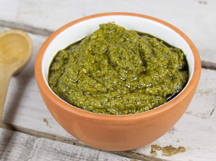 insalata di pasta al pesto rucola