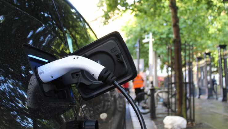 auto elettriche, perché le persone le rivendono