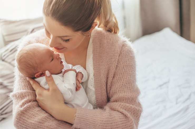 Neonati riconoscono immediatamente il volto della madre