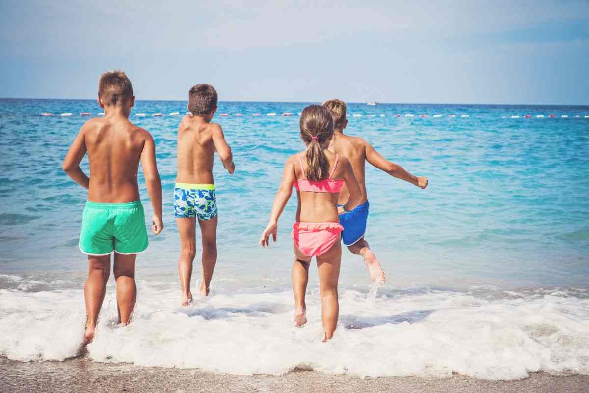 proteggere bambini al mare