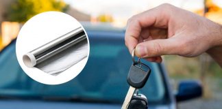 avvolgere chiavi auto con carta stagnola