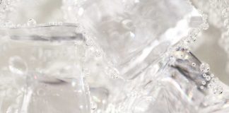 Come fare cubetti di ghiaccio impeccabili per l'estate