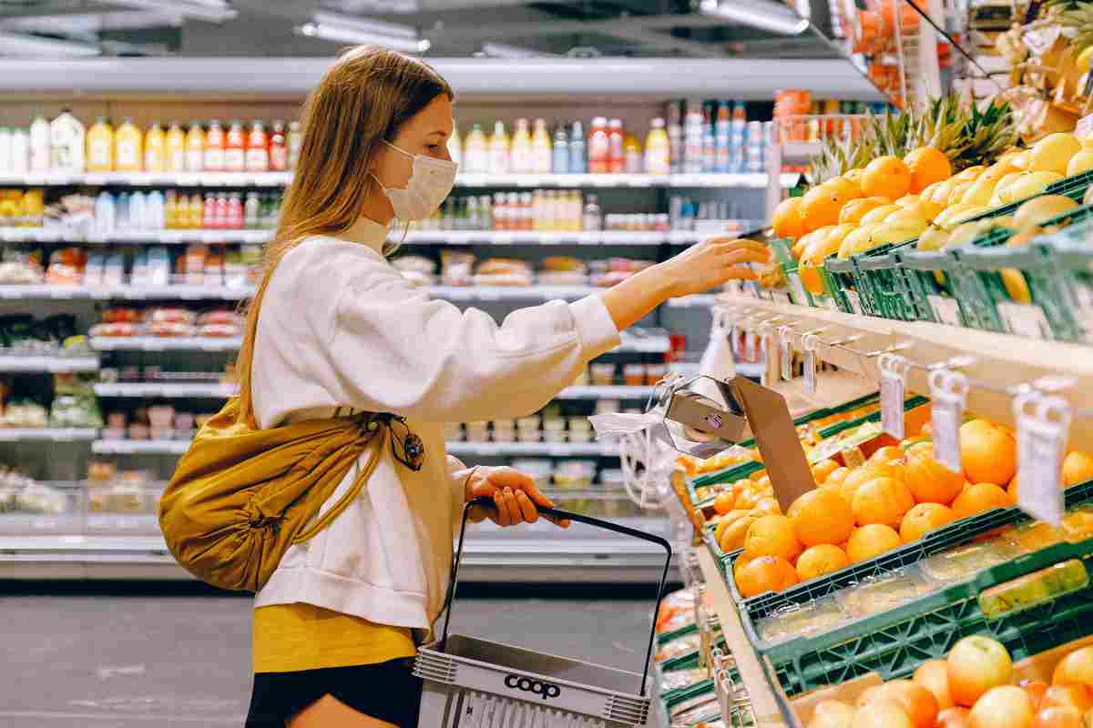 Spesa al supermercato: meglio da soli o con il partner?