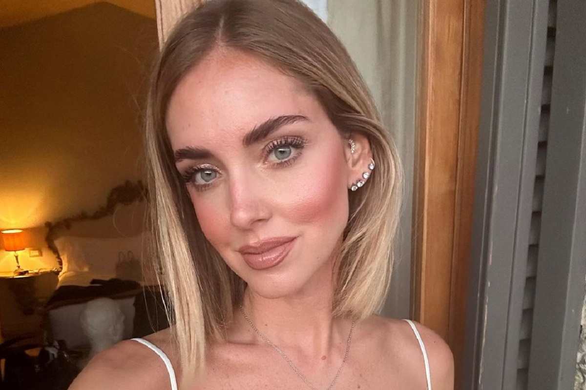 Chiara Ferragni lato B in mostra