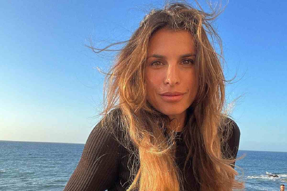 Elisabetta Canalis camicetta scollata