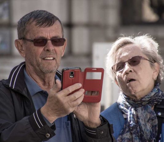 I giovani preferiscono comprare meno smartphone
