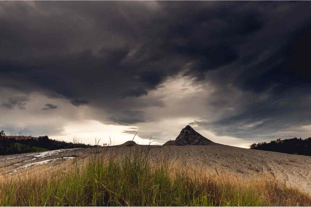  In-questo-posto-incredibile-mancano-solo-i-dinosauri-il-paesaggio-dei-vulcani-freddi-in-Italia