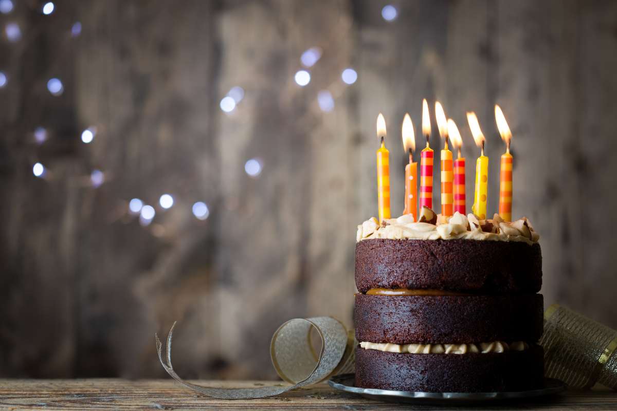 La-torta-di-compleanno-si-pu-portare-al-ristorante-Ecco-le-regole-e-quanto-costa-davvero